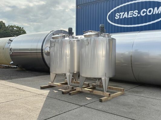 2 x cuves neuves de mélange verticales ave une capacité de 1.760L en acier inoxydable AISI316L.