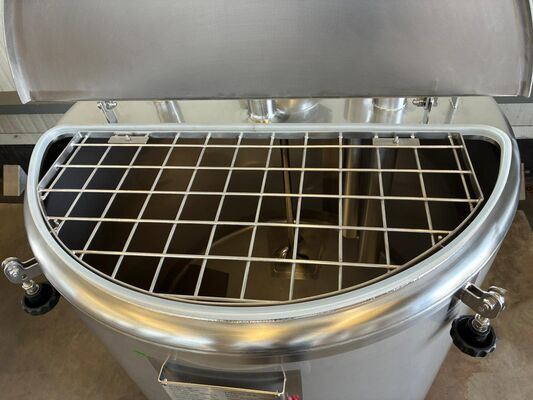 1 x New 2.000L stainless-steel AISI316L vertical mixing tank.  1 x New 500L stainless-steel AISI316L vertical mixing tank.