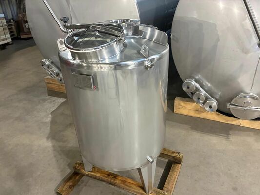 1 x Nieuwe roestvrijstalen verticale mengtank van 780L in AISI316L