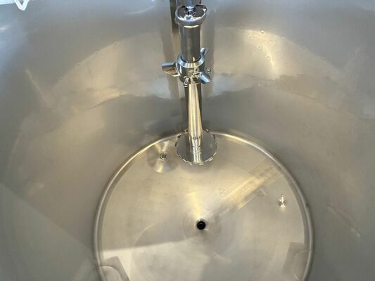 1 x New 750L stainless-steel AISI316L vertical mixing tank.