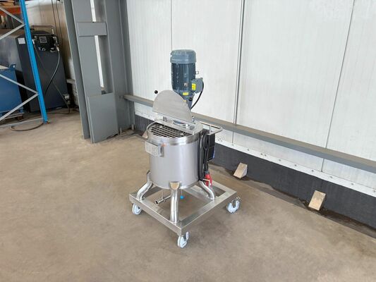 1 x New 100L stainless-steel AISI316L vertical mixing tank.