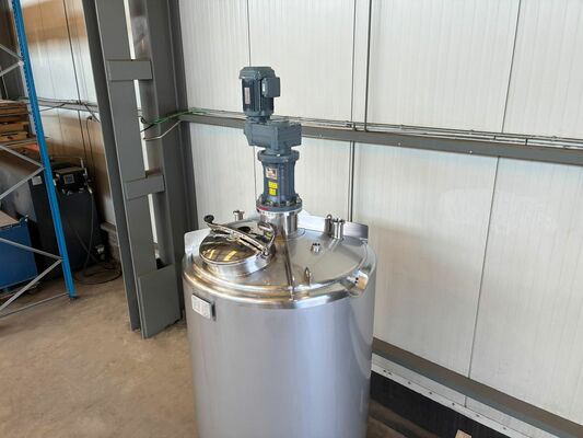 1 x cuve de mélange neuve verticale de 1.330L en acier inoxydable AISI316L.