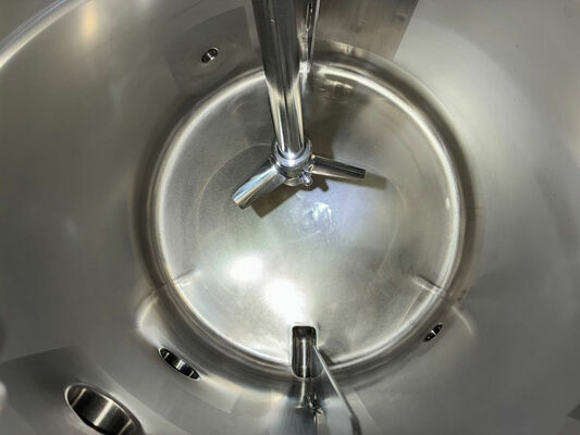 1 x New 45L stainless-steel AISI316L vertical mixing tank.