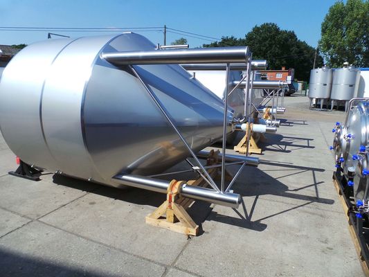 2 x 11,7m³; CCT cuves de fermentation de la bière; 3,3 bar PED CE TüV; 10% Rx & 2 x 10,4m³; BBT cuves à bière; 3,3 bar PED CE TüV; 10% Rx