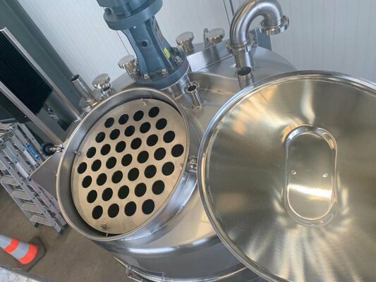 2 x Brand new 1.500L stainless-steel AISI316L vertical mixing tanks.