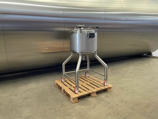 1 x New 150L stainless-steel AISI316L vertical mixing tank.