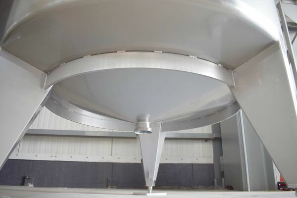 3 x Nieuwe roestvrijstalen verticale opslagtanks van 3.200L in AISI316L