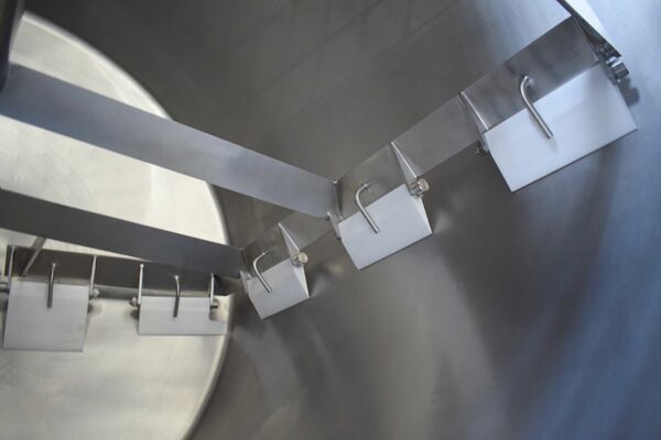 1 x cuve de mélange neuve verticale de 1000L en acier inoxydable AISI304L.