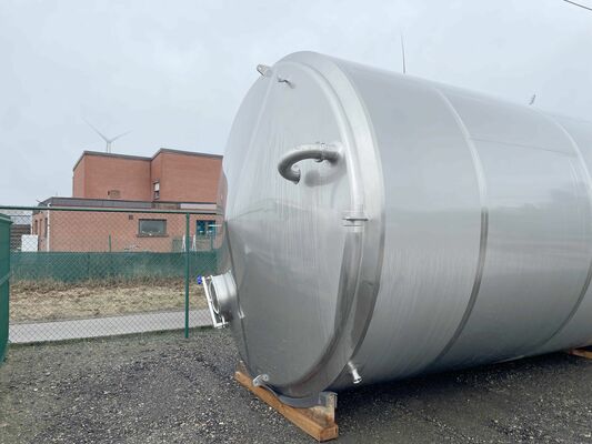 4 x Nieuwe roestvrijstalen verticale opslagtanks van 44.000L in AISI316L