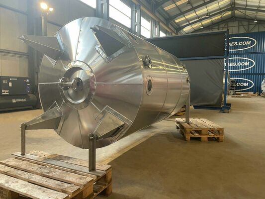 1 x Neuer vertikaler 5.200L Edelstahl AISI304L Lagertanks