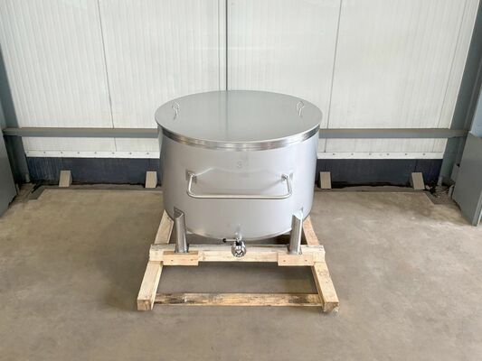 1 x Nieuwe roestvrijstalen verticale opslagtank van 1.050L in AISI316L