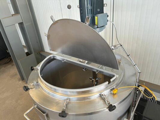 1 x New 750L stainless-steel AISI316L vertical mixing tank.