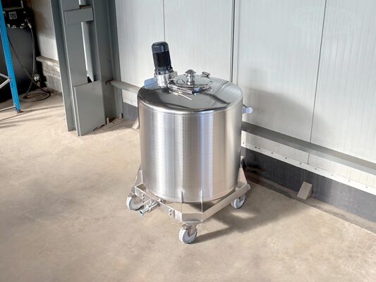 1 x Cuve de mélange verticale d’occasion de 1000 L en acier inoxydable AISI 304L