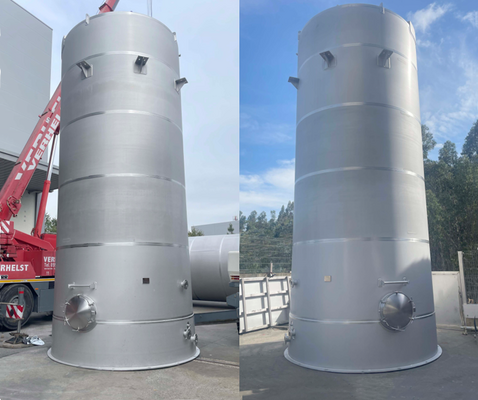 2 x neue vertikale Lagertanks aus Edelstahl mit 50.000 l aus AISI316L.