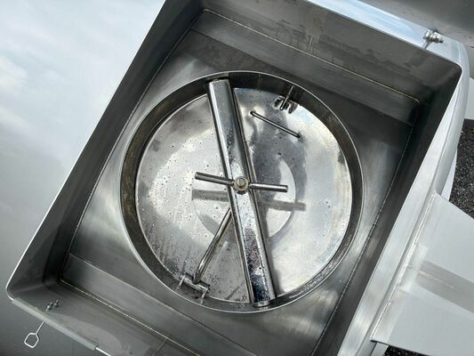 2 x neue vertikale Lagertanks aus Edelstahl mit einem von 10.300L aus AISI316L