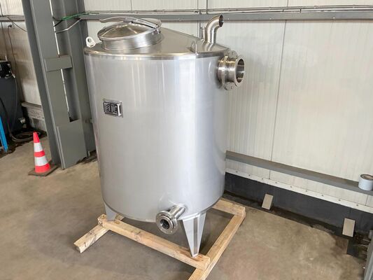 1 x New 2.500L stainless-steel AISI316L vertical storage tank.