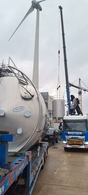 2 x cuves neuves verticales 30.400L en acier inoxydable AISI316L.