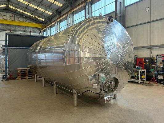 2 x stainless-steel second hand vertical storage tanks of 41.000L in stainless-steel AISI 304L