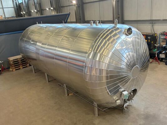 2 x stainless-steel second hand vertical storage tanks of 41.000L in stainless-steel AISI 304L