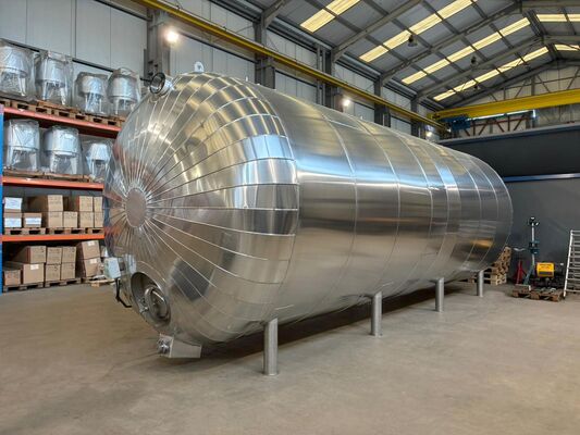 2 x stainless-steel second hand vertical storage tanks of 41.000L in stainless-steel AISI 304L