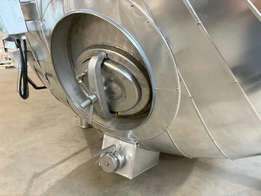 2 x stainless-steel second hand vertical storage tanks of 41.000L in stainless-steel AISI 304L