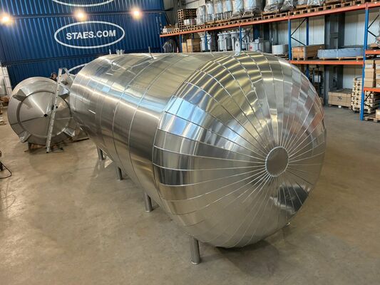 2 x stainless-steel second hand vertical storage tanks of 41.000L in stainless-steel AISI 304L